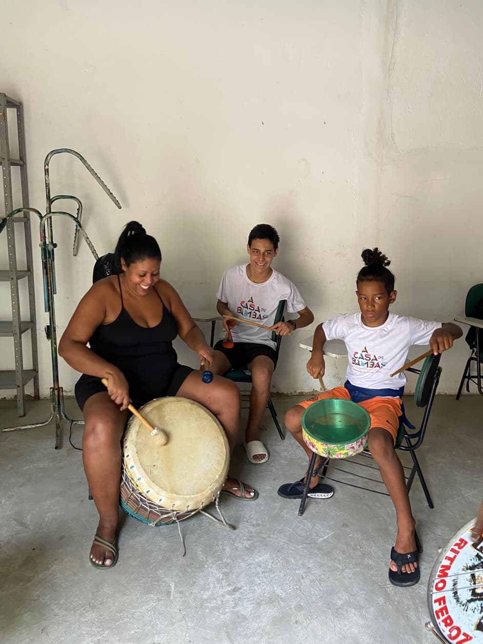 Atividade de Percussão na Casa de Bambas